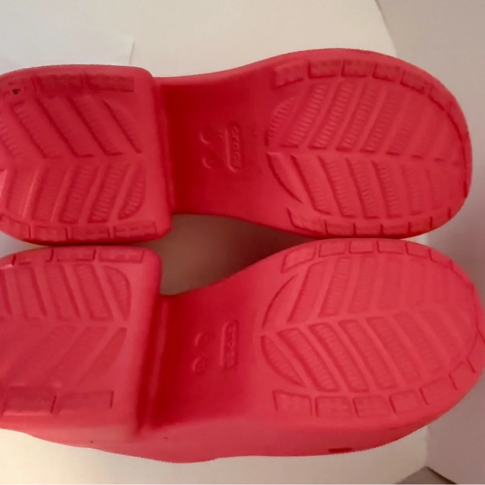 CROCS Women's Bold Pink Platform Shoes